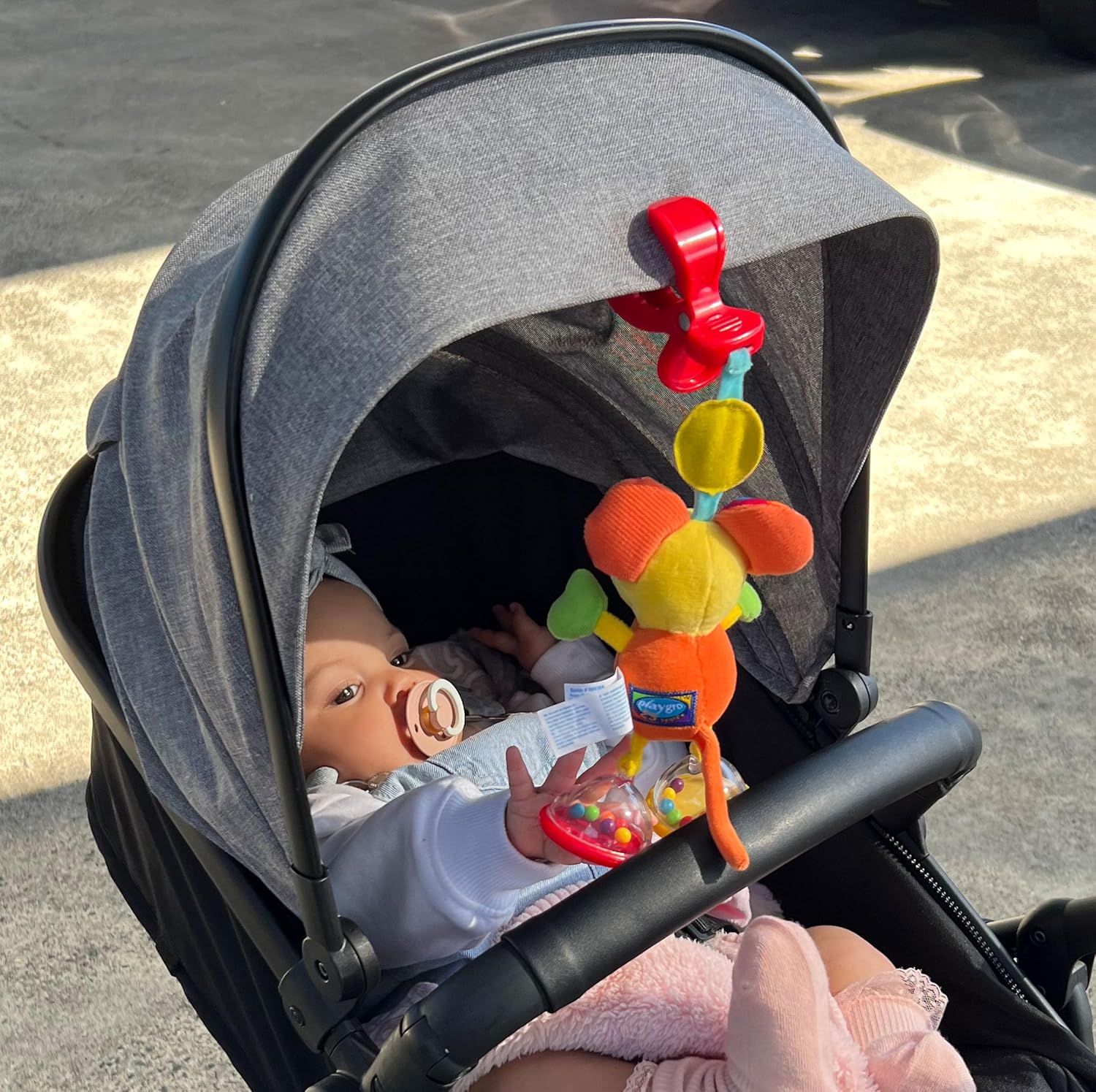 Playgro plišana igračka Mišić Dingly Dangly – prikaz 3