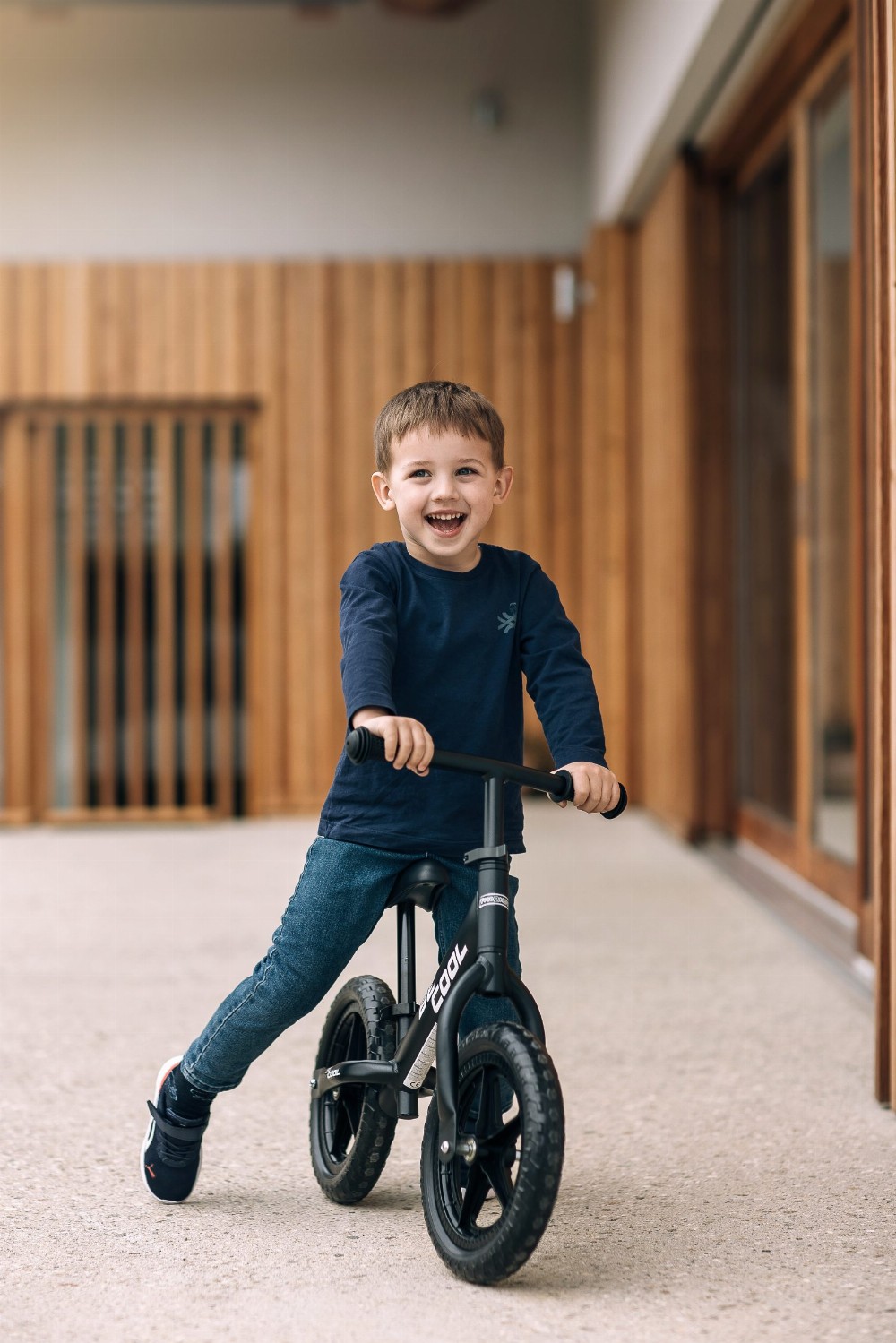 Free2Move BeCool dječiji balans bicikl, crni – prikaz 3