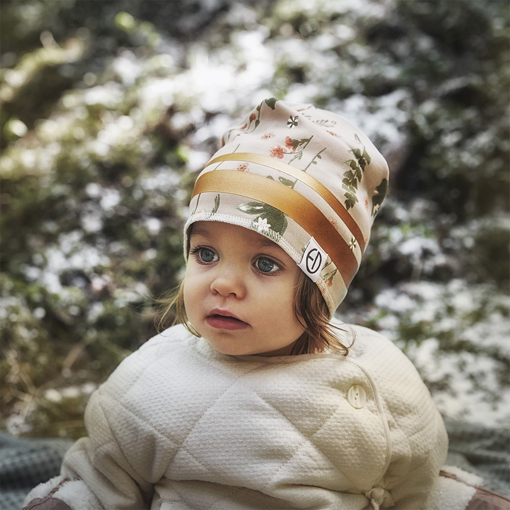 Elodie Zimska kapa 0–6m – Meadow Blossom