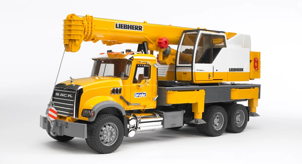 Bruder MACK kamion s dizalicom 2818 u upotrebi