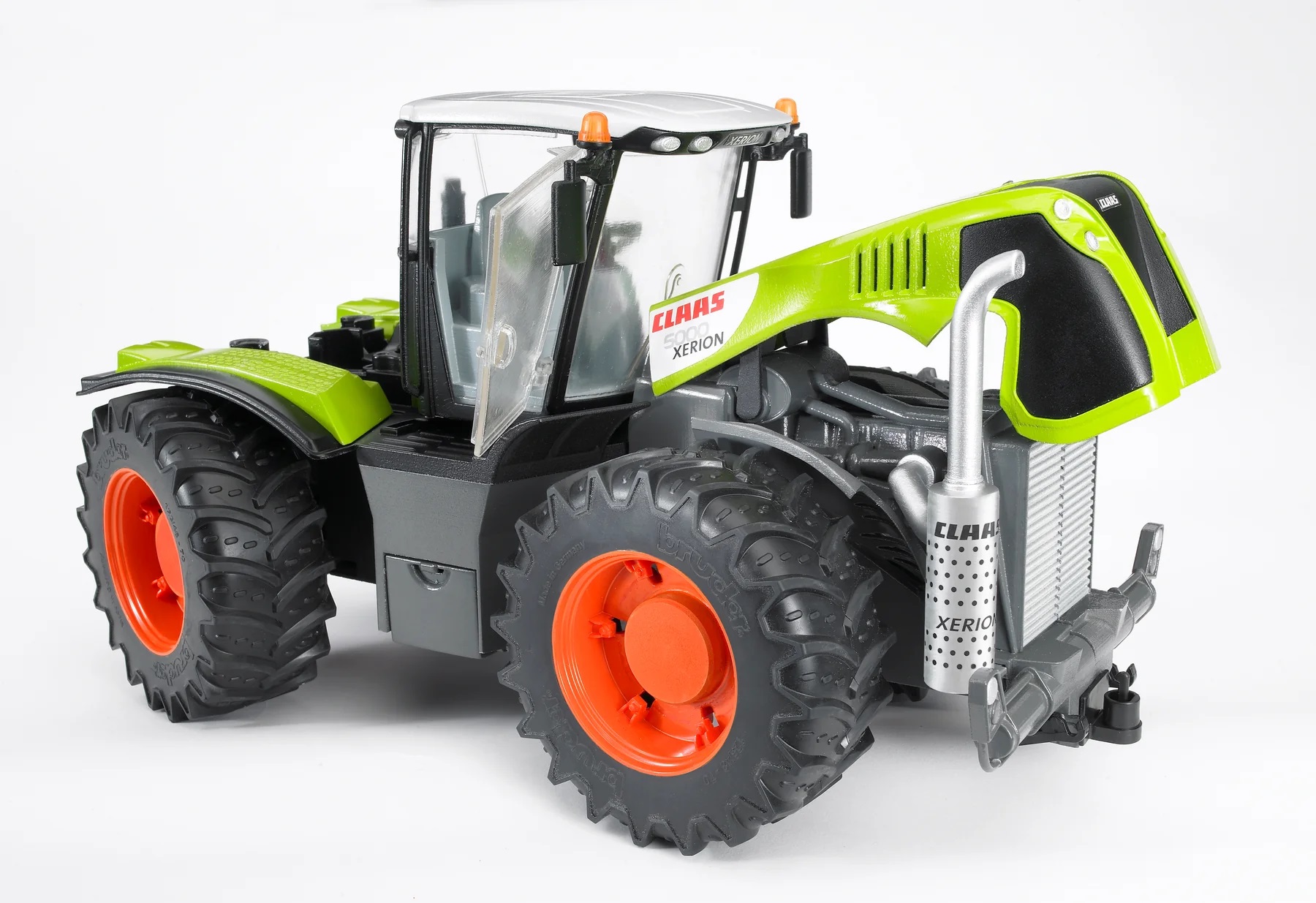 Bruder traktor Claas Xerion 5000 3015 – prikaz 3