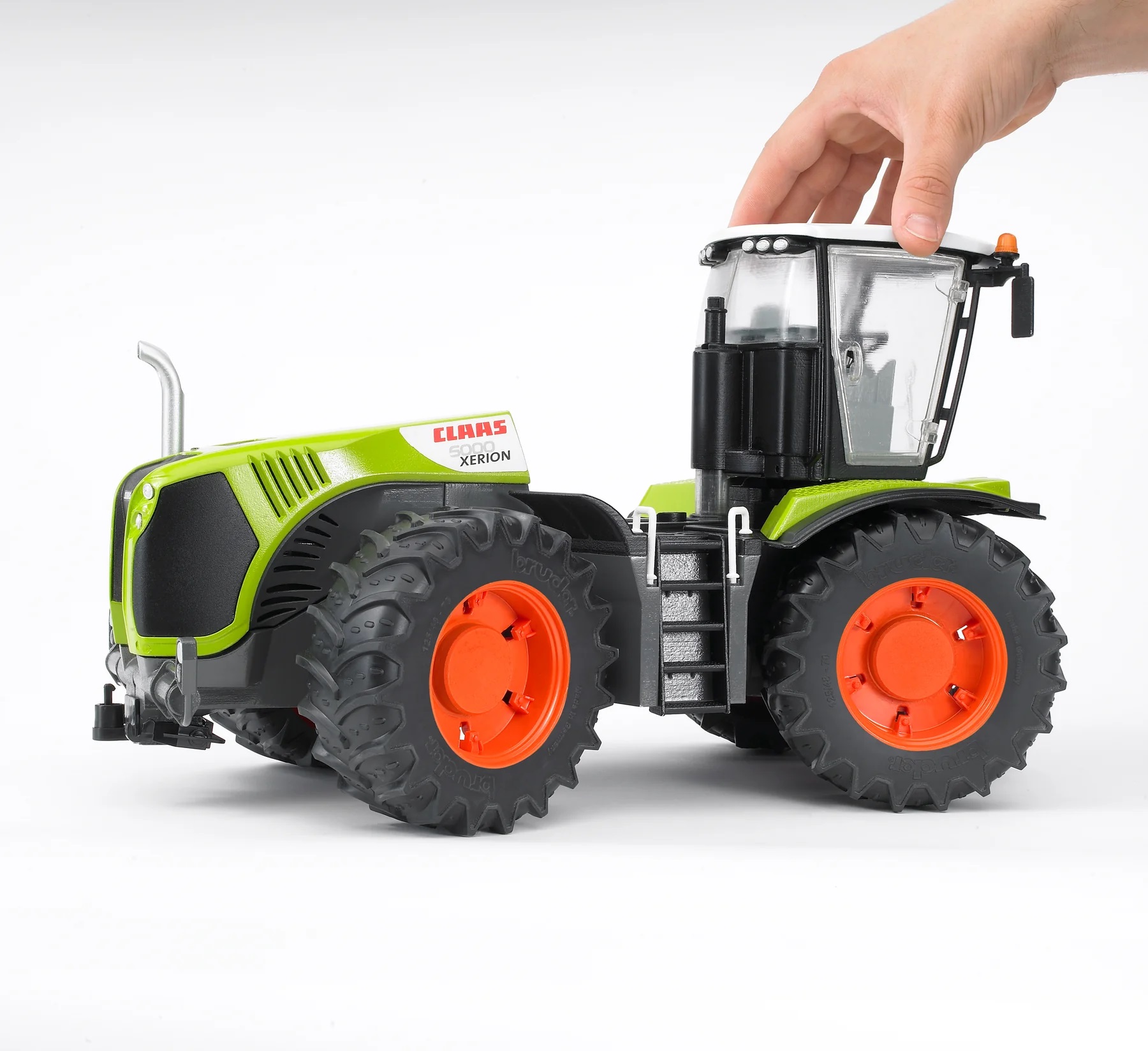 Bruder traktor Claas Xerion 5000 3015 – prikaz 4